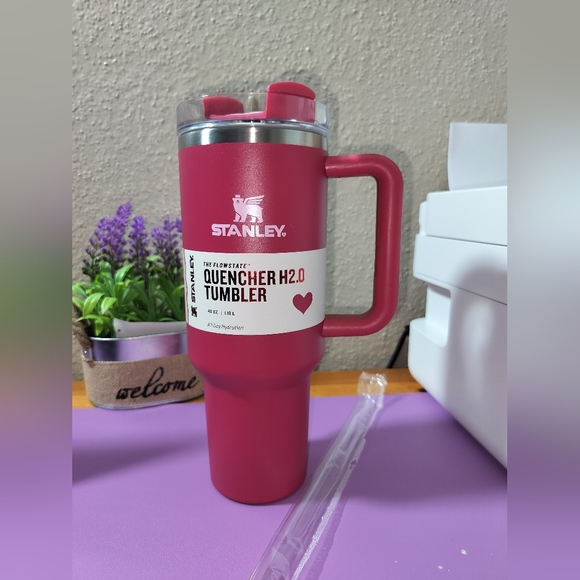 New Stanley cosmo pink target Valentín day quencher H2.0 tumbler 40oz/1.18L - Picture 4 of 11